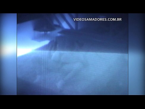 ❤️ Kinukunan ng asawang lalaki ang kanyang asawang kapitbahay at nalaman na siya ay isang cuckold Porn video sa amin ❤