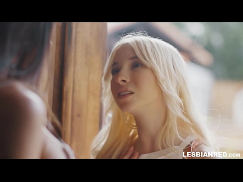 ❤️ Umuwi si Girl pagkalipas ng ilang buwan at kinain niya ang puki ng kanyang madrasta Porn video sa amin ❤